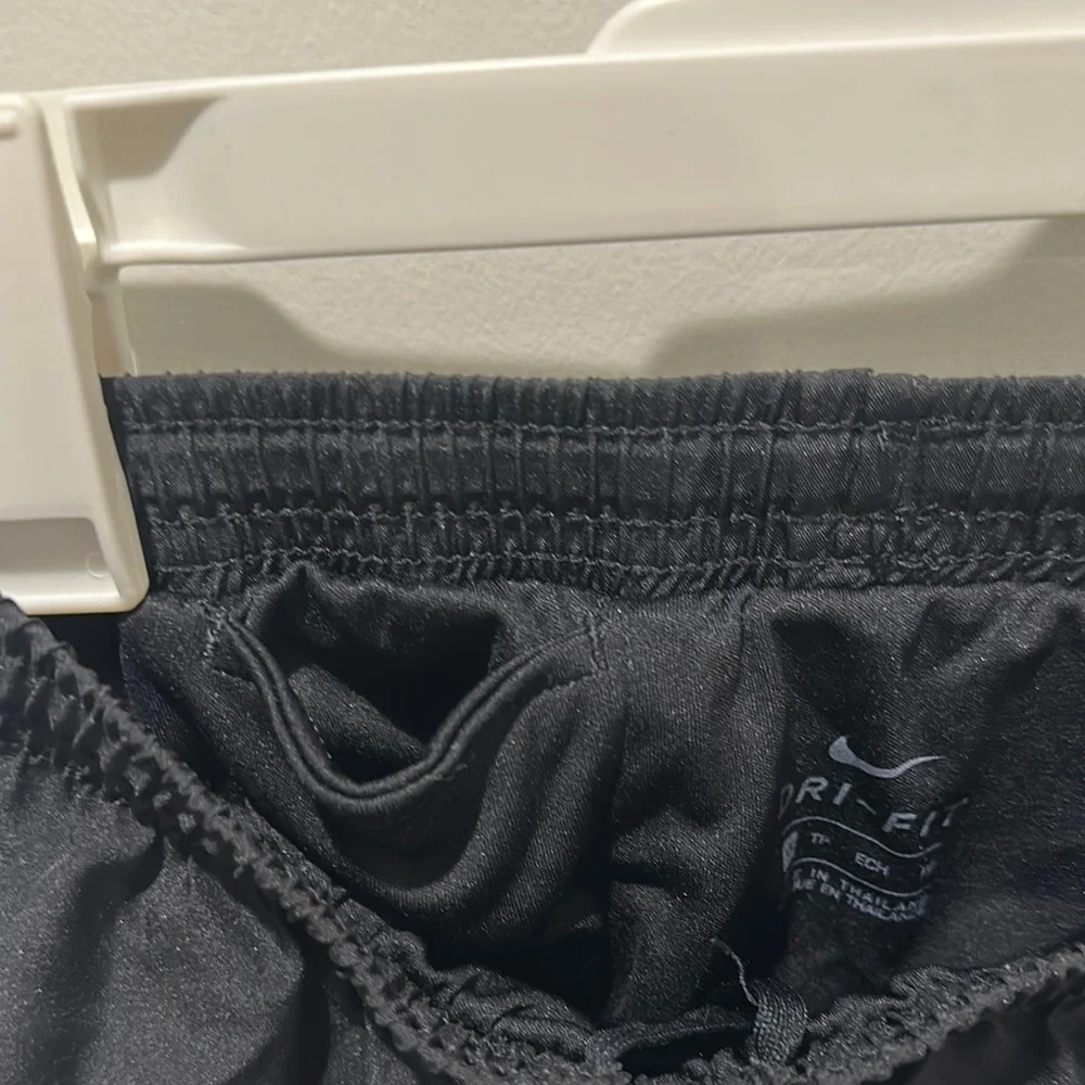 Girls Black Nike Shorts - Picture 5 of 7